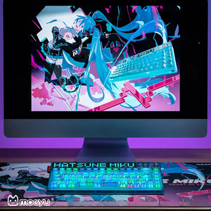 MOEYU Machenike Hatsune Miku keyboard displayed in a gaming desk setup